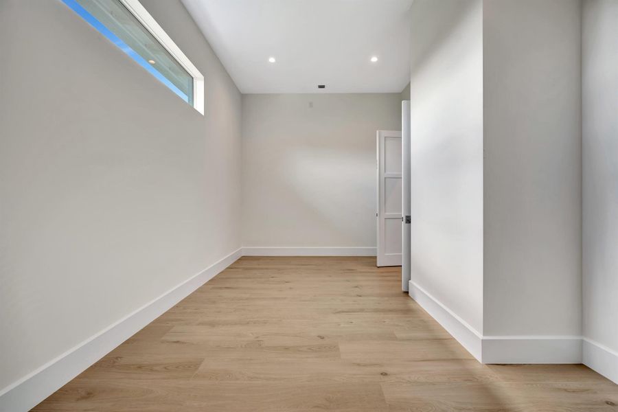 Spacious, unfurnished interior of a new home in , Palm Beach Gardens (Image 57).