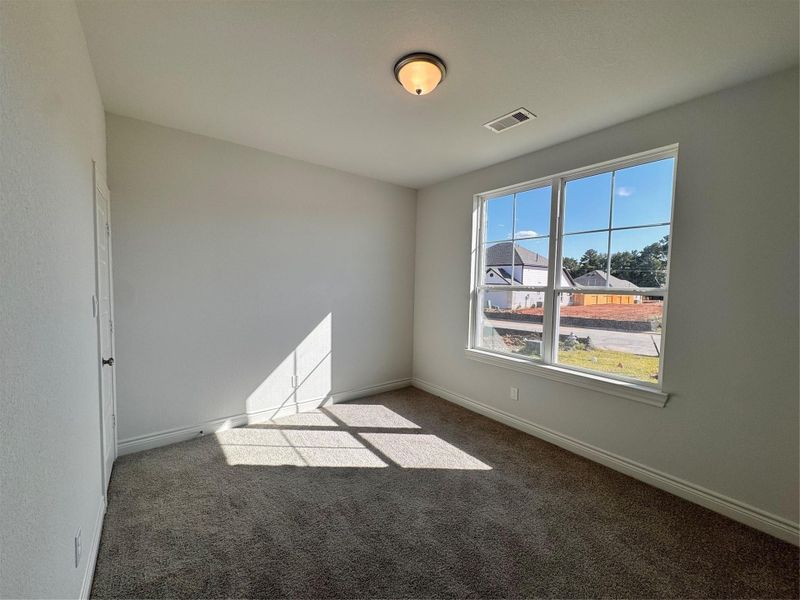 Spacious, unfurnished interior of a new home in Lexington Heights, Willis (Image 23).