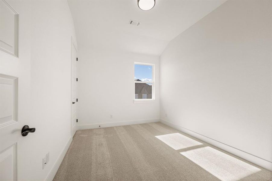 Spacious, unfurnished interior of a new home in Rocky Top Ranch, Reno (Image 29).