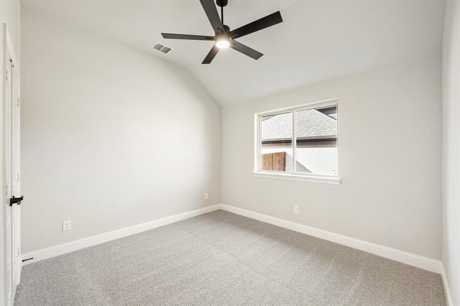 Spacious, unfurnished interior of a new home in Eagle Glen 50, Alvarado (Image 21).