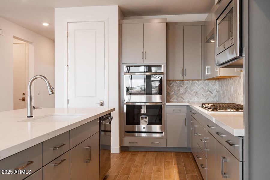 Tri Pointe Terraza 140 - Kitchen-4MLS Tri Pointe Terraza 140 - Kitchen-4MLS