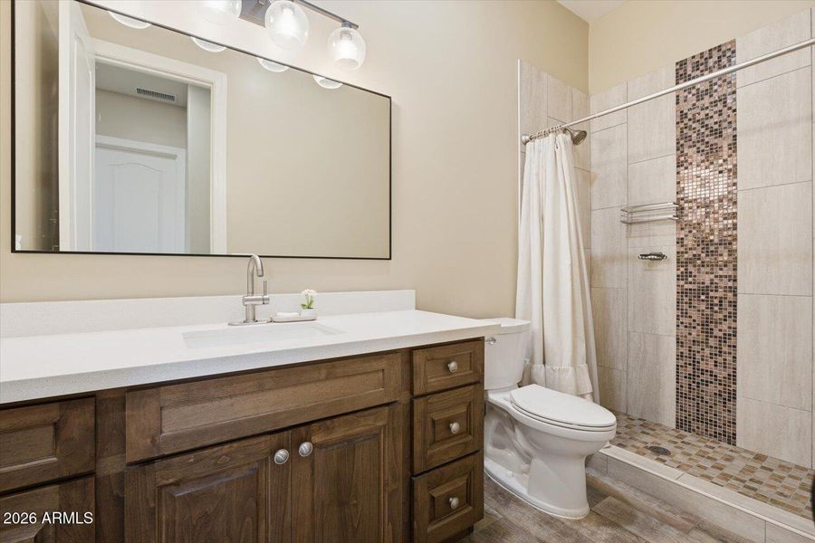 32-Bathroom_2 32-Bathroom_2