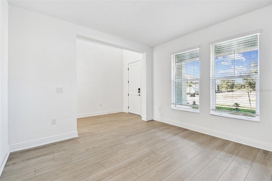 Spacious, unfurnished interior of a new home in Hawkstone, Sarasota (Image 26).