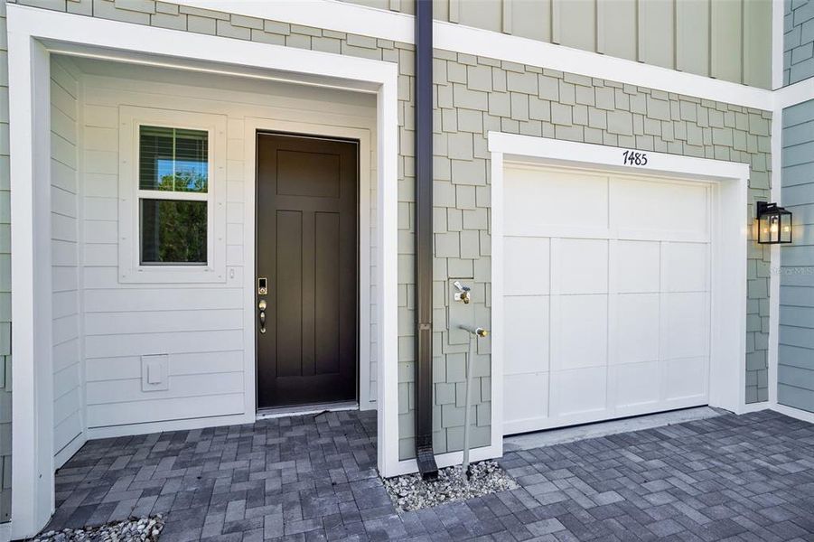 Exterior details and patio area of a home in , Tampa (Image 16).