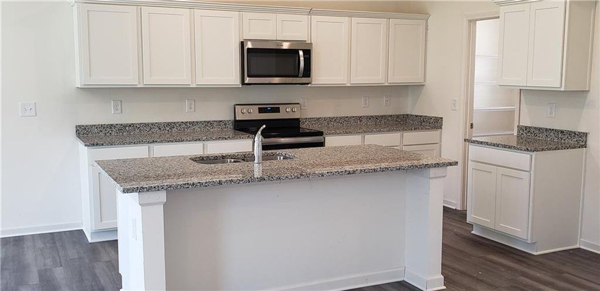 Image 19 of a home in Casteel.