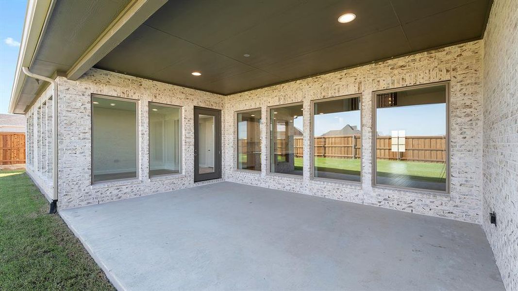 Spacious, unfurnished interior of a new home in Terraces 72', Rockwall (Image 21).
