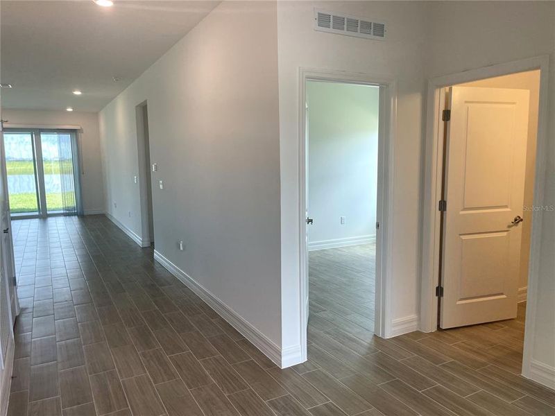 Spacious, unfurnished interior of a new home in Heritage Station, Punta Gorda (Image 22). Spacious, unfurnished interior of a new home in Heritage Station, Punta Gorda (Image 22).