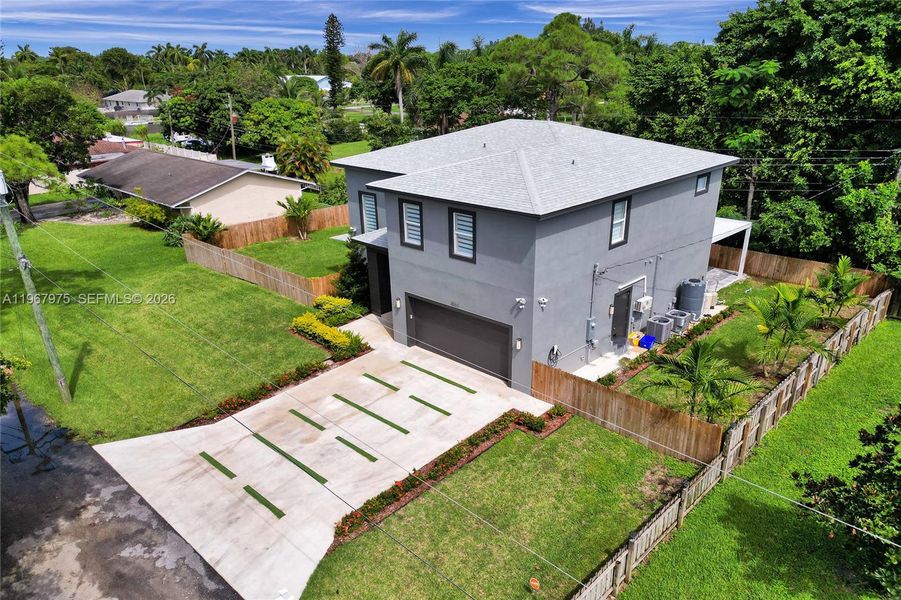 Exterior details and patio area of a home in , Lake Worth (Image 33). Exterior details and patio area of a home in , Lake Worth (Image 33).