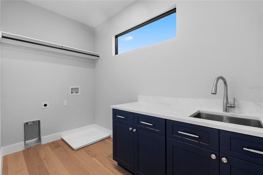 Furnished interior view inside a new home in , Orlando (Image 9).