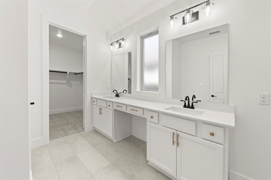 15. 2700 Andorra - Bath