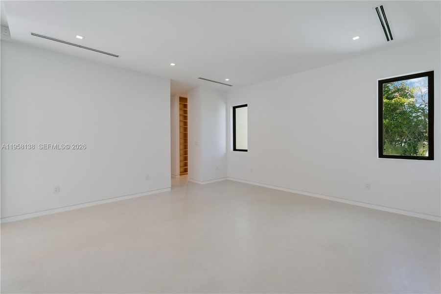 Spacious, unfurnished interior of a new home in , Miami (Image 57).
