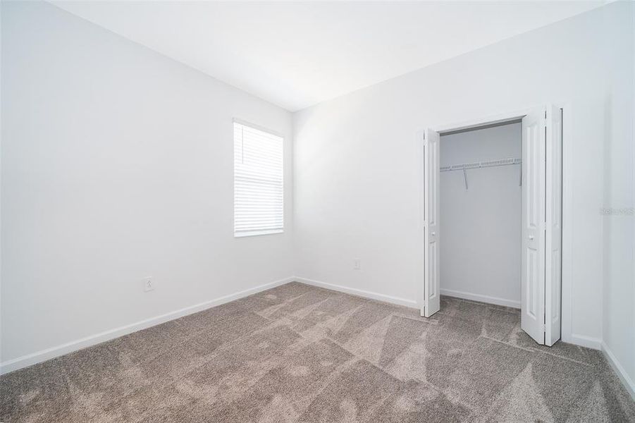 Spacious, unfurnished interior of a new home in Windsong: Estate Collection, Leesburg (Image 16).