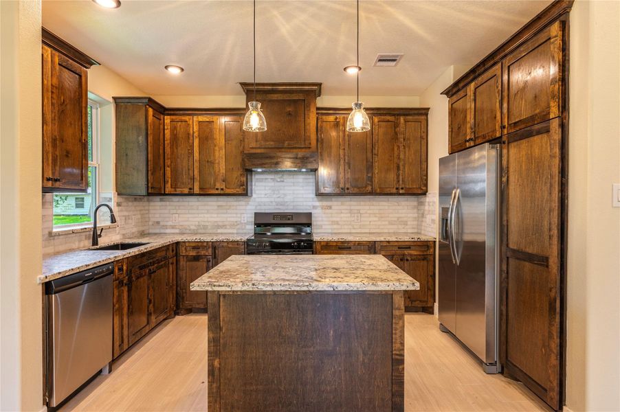 Furnished interior view inside a new home in , Texas City (Image 8).