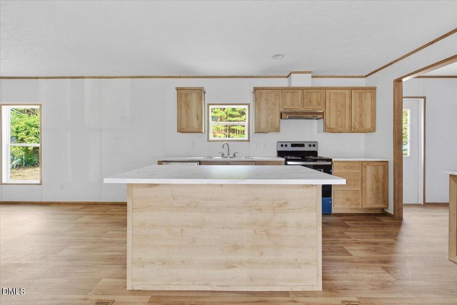 21-5737 Lloyd Rd-21