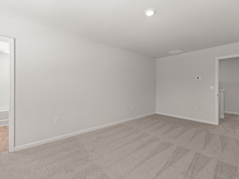Spacious, unfurnished interior of a new home in Falcon Landing Townhomes, Gainesville (Image 29).