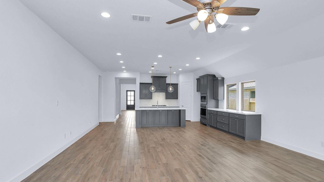 Spacious, unfurnished interior of a new home in Grand Central Park 50', Conroe (Image 5). Spacious, unfurnished interior of a new home in Grand Central Park 50', Conroe (Image 5).