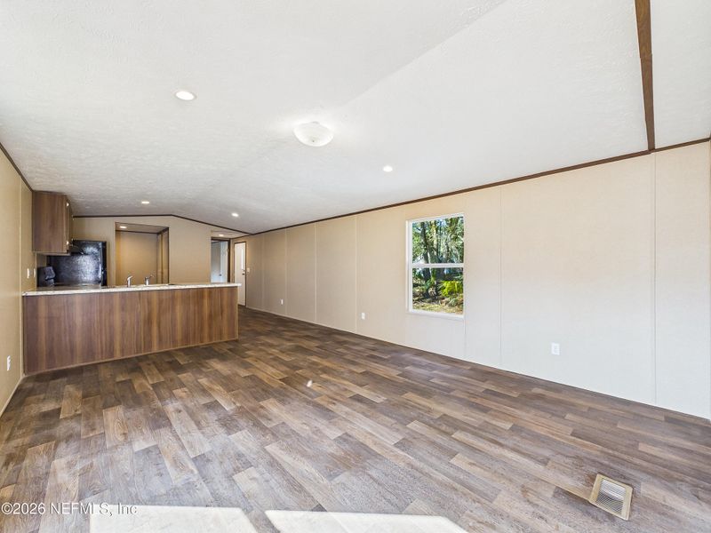 Spacious, unfurnished interior of a new home in , Hawthorne (Image 12).