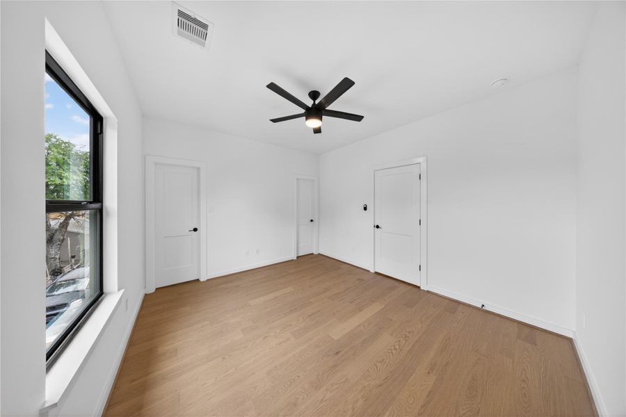 Spacious, unfurnished interior of a new home in , Houston (Image 35).