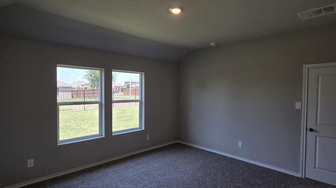 Spacious, unfurnished interior of a new home in Lonestar at Liberty Trails, Fort Worth (Image 9).