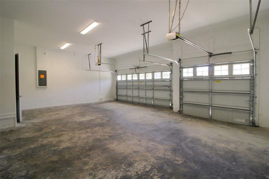 Spacious, unfurnished interior of a new home in Southern Hills Plantation, Brooksville (Image 31). Spacious, unfurnished interior of a new home in Southern Hills Plantation, Brooksville (Image 31).