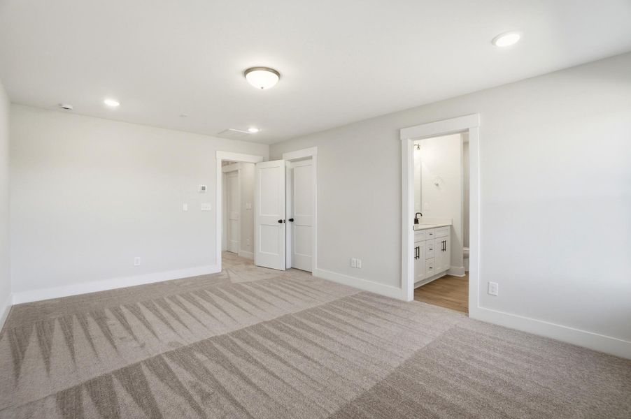 Spacious, unfurnished interior of a new home in Blythe Mill Townhomes, Waxhaw (Image 52).