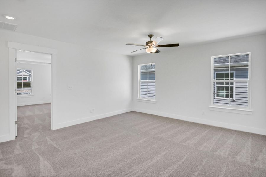 Spacious, unfurnished interior of a new home in Ashton Lakes, Lexington (Image 31).