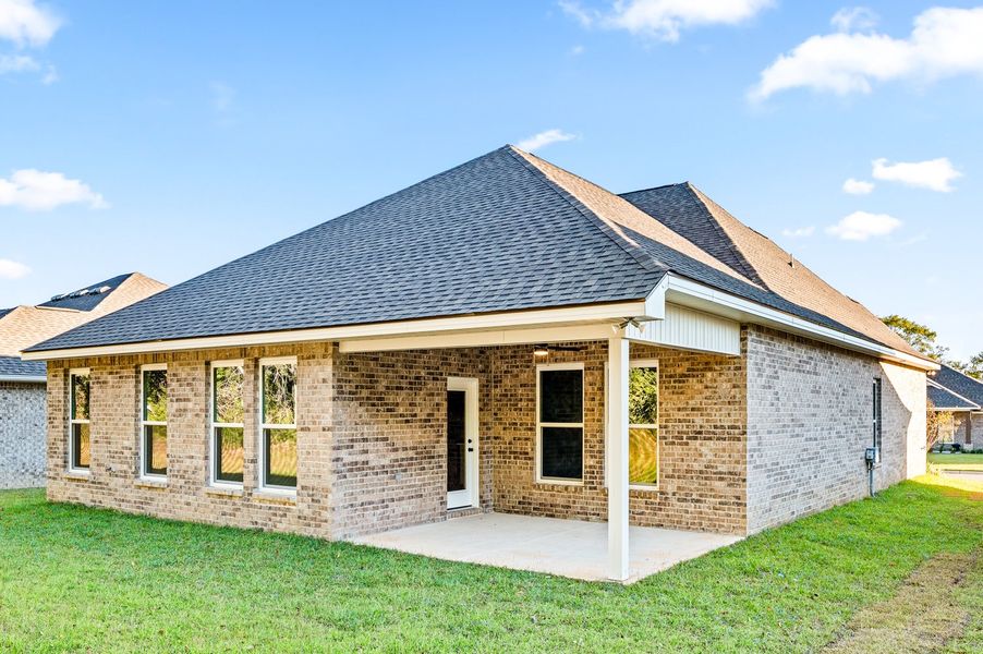 Exterior details and patio area of a home in Eagle Pointe, Pensacola (Image 3).