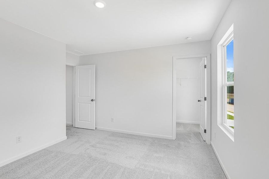 Spacious, unfurnished interior of a new home in Heritage River, Euharlee (Image 34).