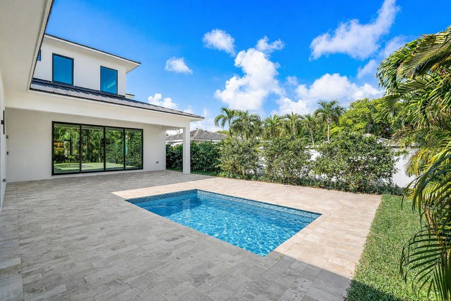 Exterior rear Exterior rear