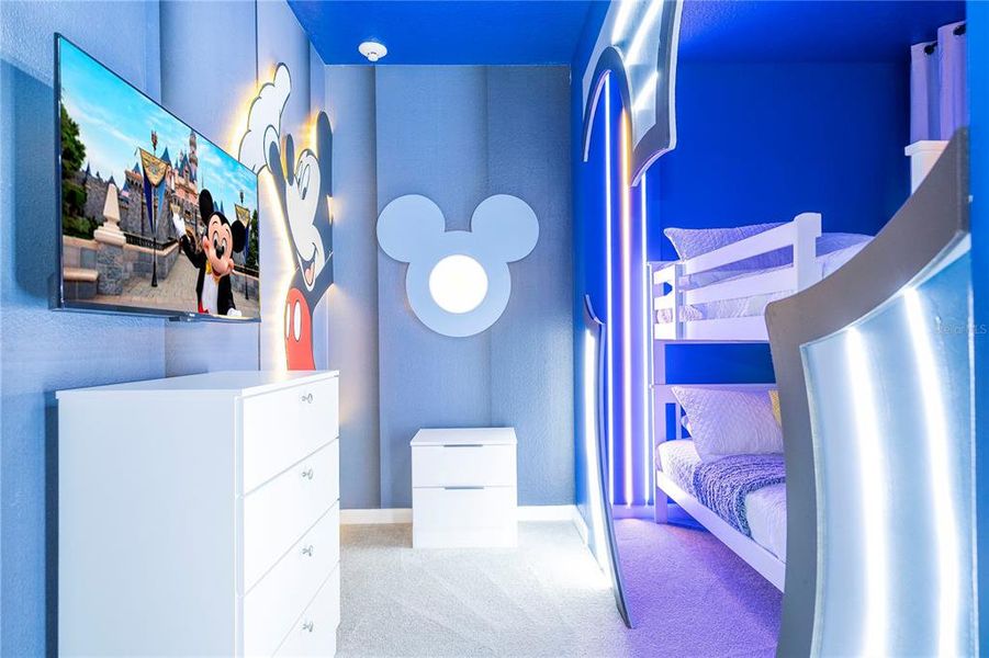 Furnished interior view inside a new home in , Orlando (Image 39).