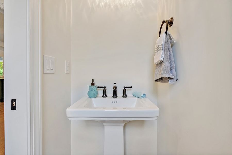 Jonesport, Powder Room