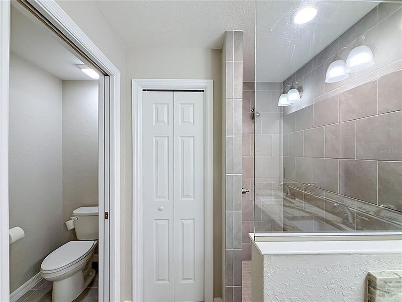 Furnished interior view inside a new home in , Dunnellon (Image 41).