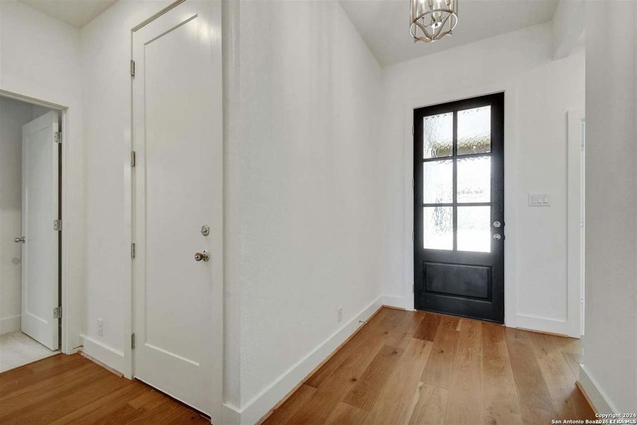 Spacious, unfurnished interior of a new home in Alsatian Oaks, Castroville (Image 15).