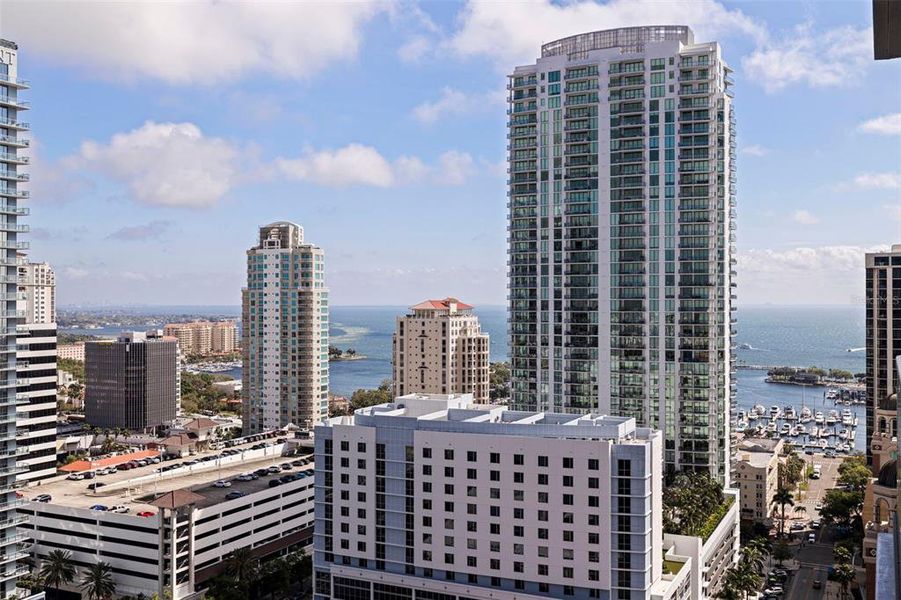 Condo located in St. Petersburg, FL showcasing its design and architecture (Image 46).