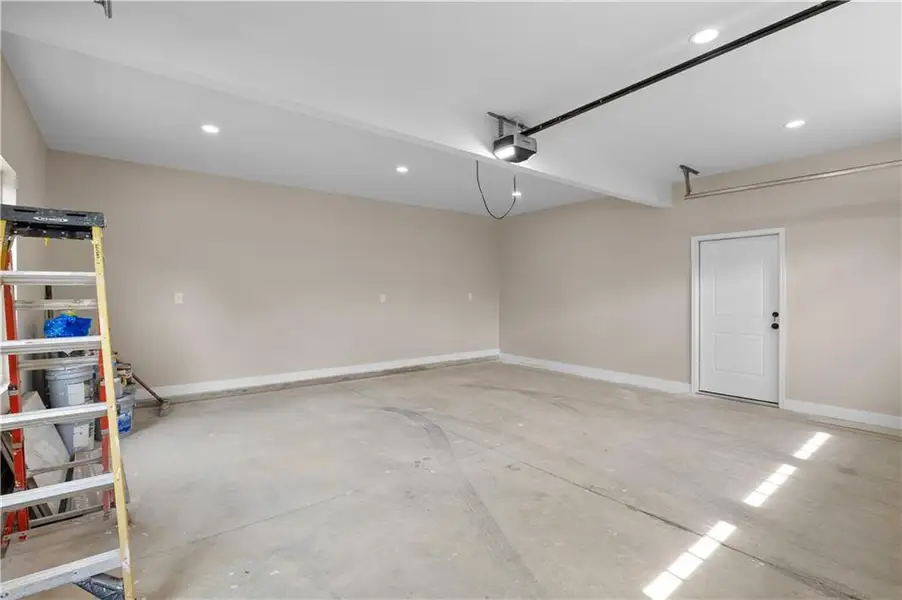Spacious, unfurnished interior of a new home in , Rome (Image 22).