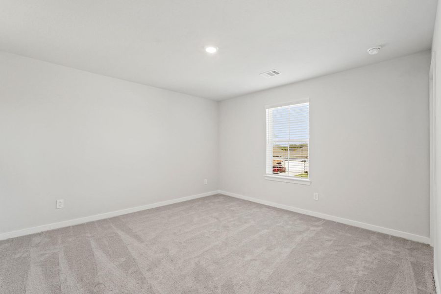 Spacious, unfurnished interior of a new home in Woodshore, Clute (Image 18).