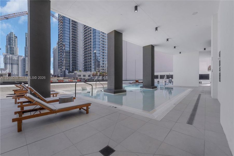 Condo located in Miami, FL showcasing its design and architecture (Image 30).