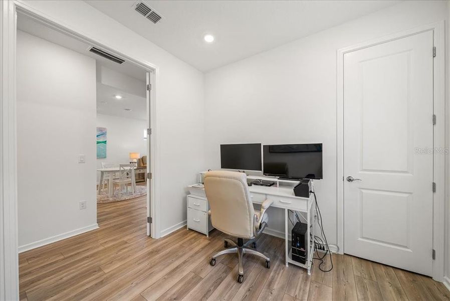 Furnished interior view inside a new home in Del Webb BayView, Parrish (Image 44). Furnished interior view inside a new home in Del Webb BayView, Parrish (Image 44).