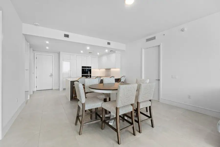 Dining Area Dining Area