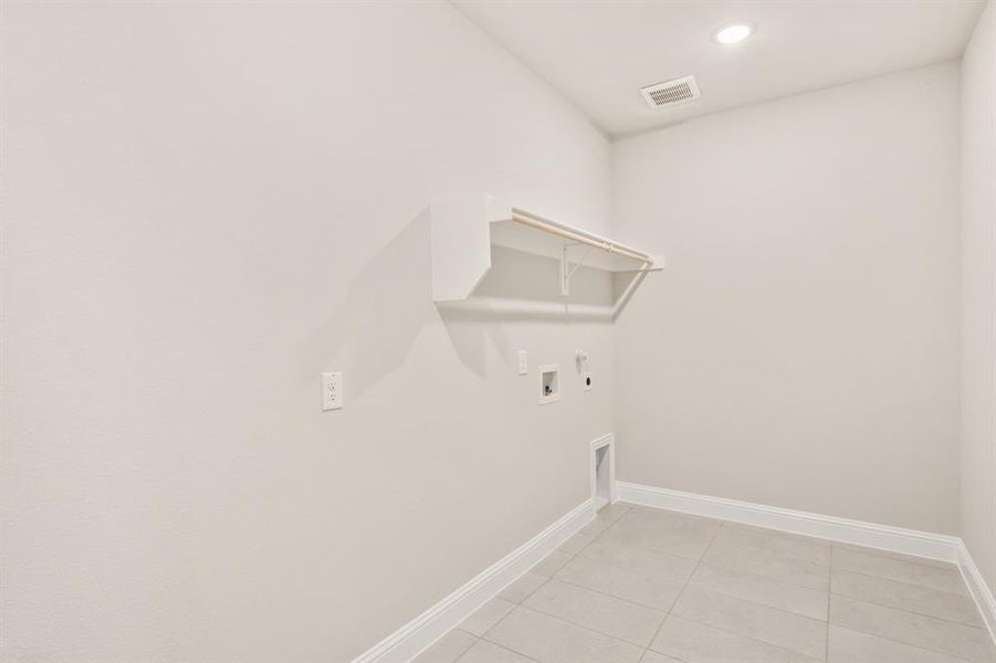Spacious, unfurnished interior of a new home in Creekview Meadows, Pilot Point (Image 33).