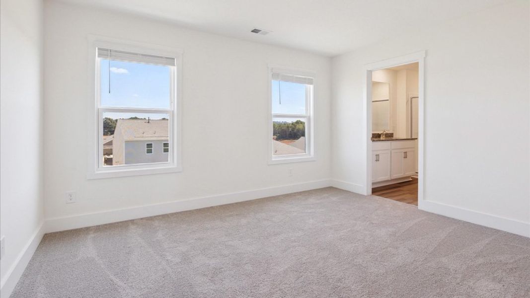 Spacious, unfurnished interior of a new home in Price's Point, Knoxville (Image 11).