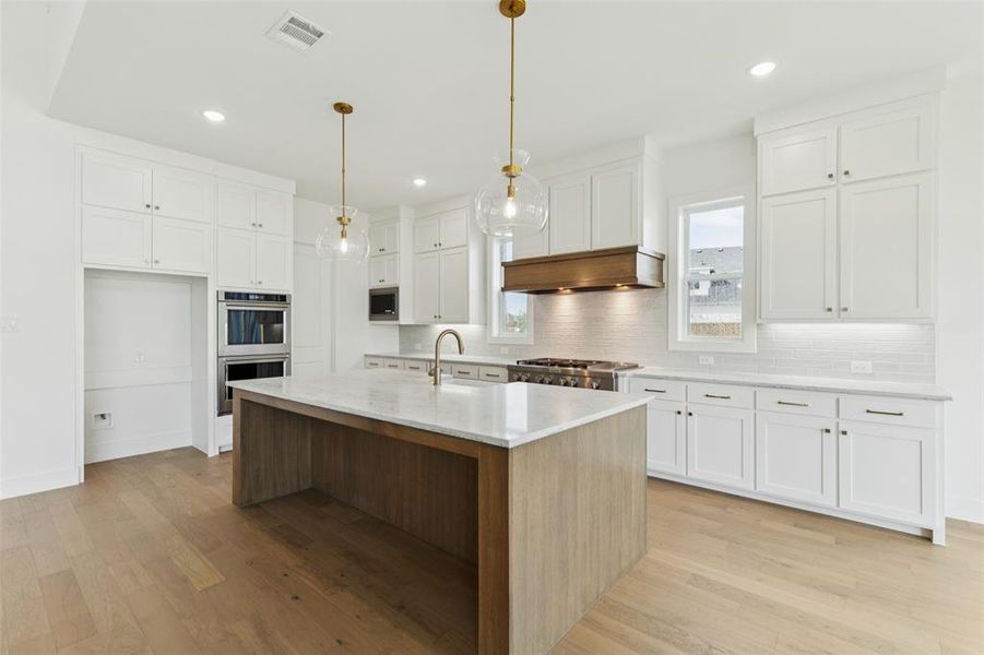 With fantastic style, prep and storage space, all the cooks in the family will love this over the top kitchen!