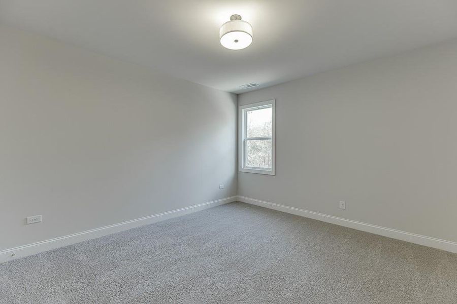 Spacious, unfurnished interior of a new home in , Bishop (Image 33).