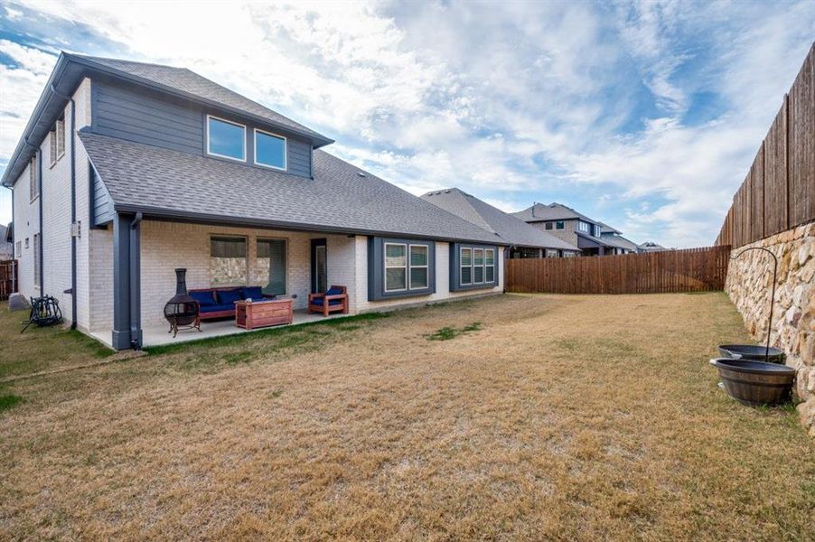 Exterior details and patio area of a home in Glenwood Meadows, Denton (Image 3).