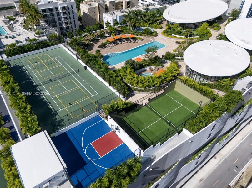 Community amenities in , Miami (Image 7).