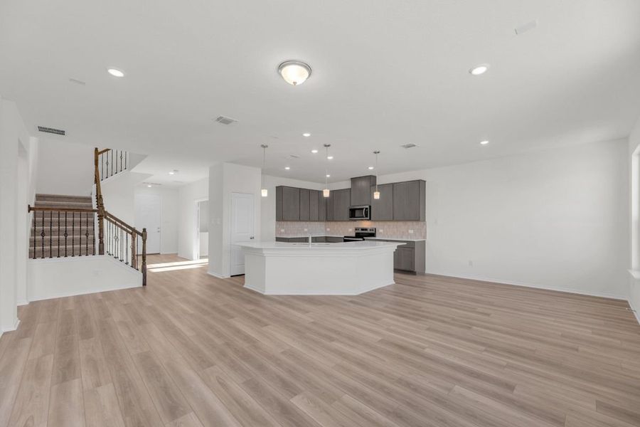 Spacious, unfurnished interior of a new home in Hidden Trails, Belton (Image 5).