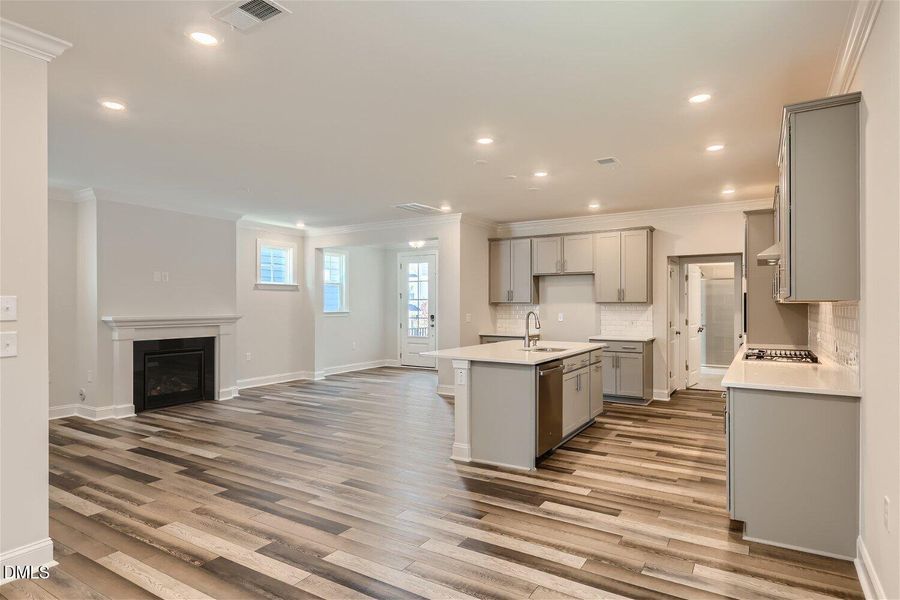 SUN_DevonSquare_Pic_Waterbury_Dining_1of