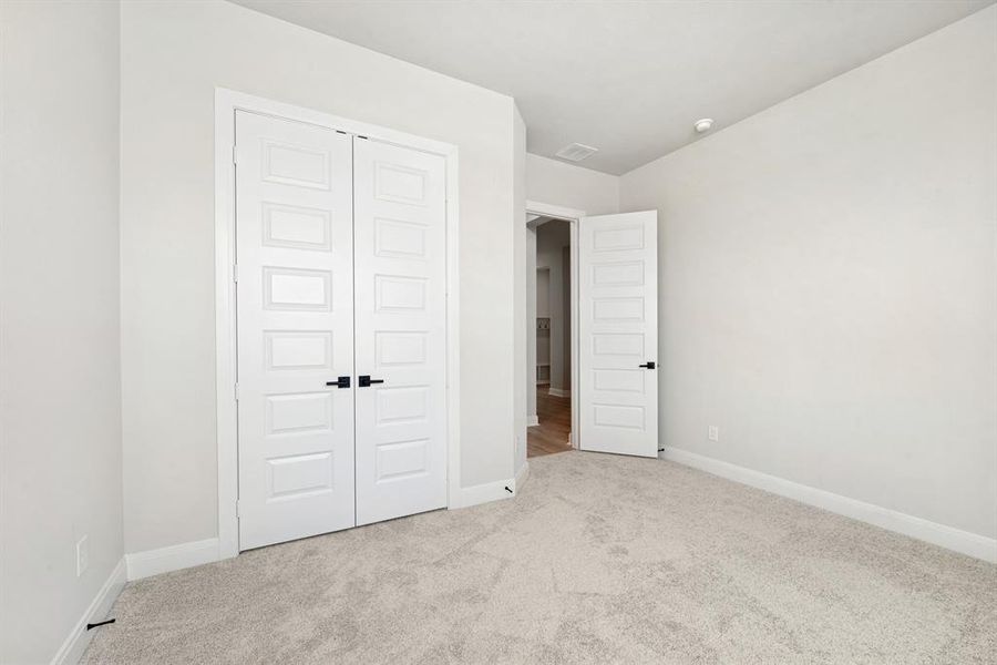 Spacious, unfurnished interior of a new home in Myrtle Creek, Waxahachie (Image 28). Spacious, unfurnished interior of a new home in Myrtle Creek, Waxahachie (Image 28).