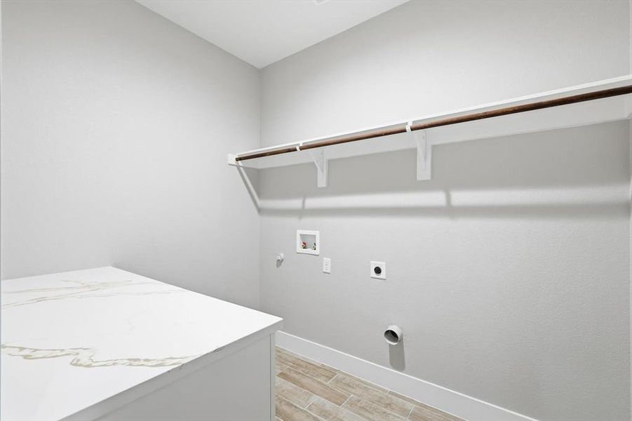 Spacious, unfurnished interior of a new home in , Gun Barrel City (Image 10).