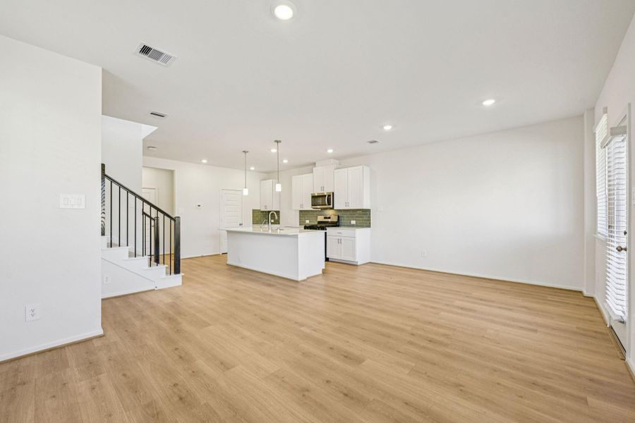 Photo is not of the actual home, but is an inspirational photo of builder’s model home and may depict options, furnishings, and/or decorator features that are not included Photo is not of the actual home, but is an inspirational photo of builder’s model home and may depict options, furnishings, and/or decorator features that are not included